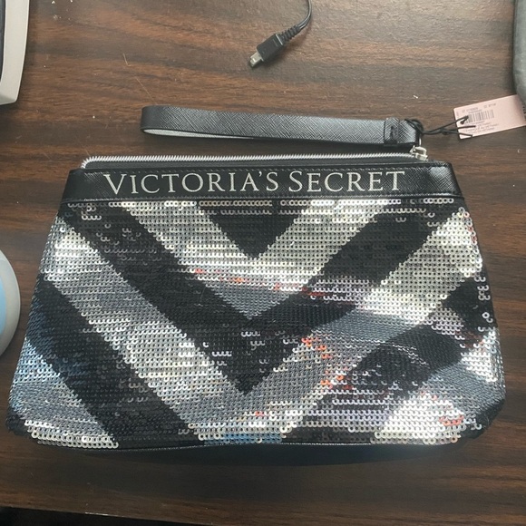 Victorias Secret Black Silver Sequin Cosmetics Bag NWT Zipper Closure - Picture 1 of 3